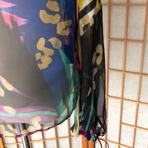 Salvatore Ferragamo Silk Sheer blouse, hardly worn size 38 4/6 mixed colors - Picture 9 of 12